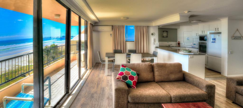 Pelican Sands Beach Resort Gold Coast Exterior photo